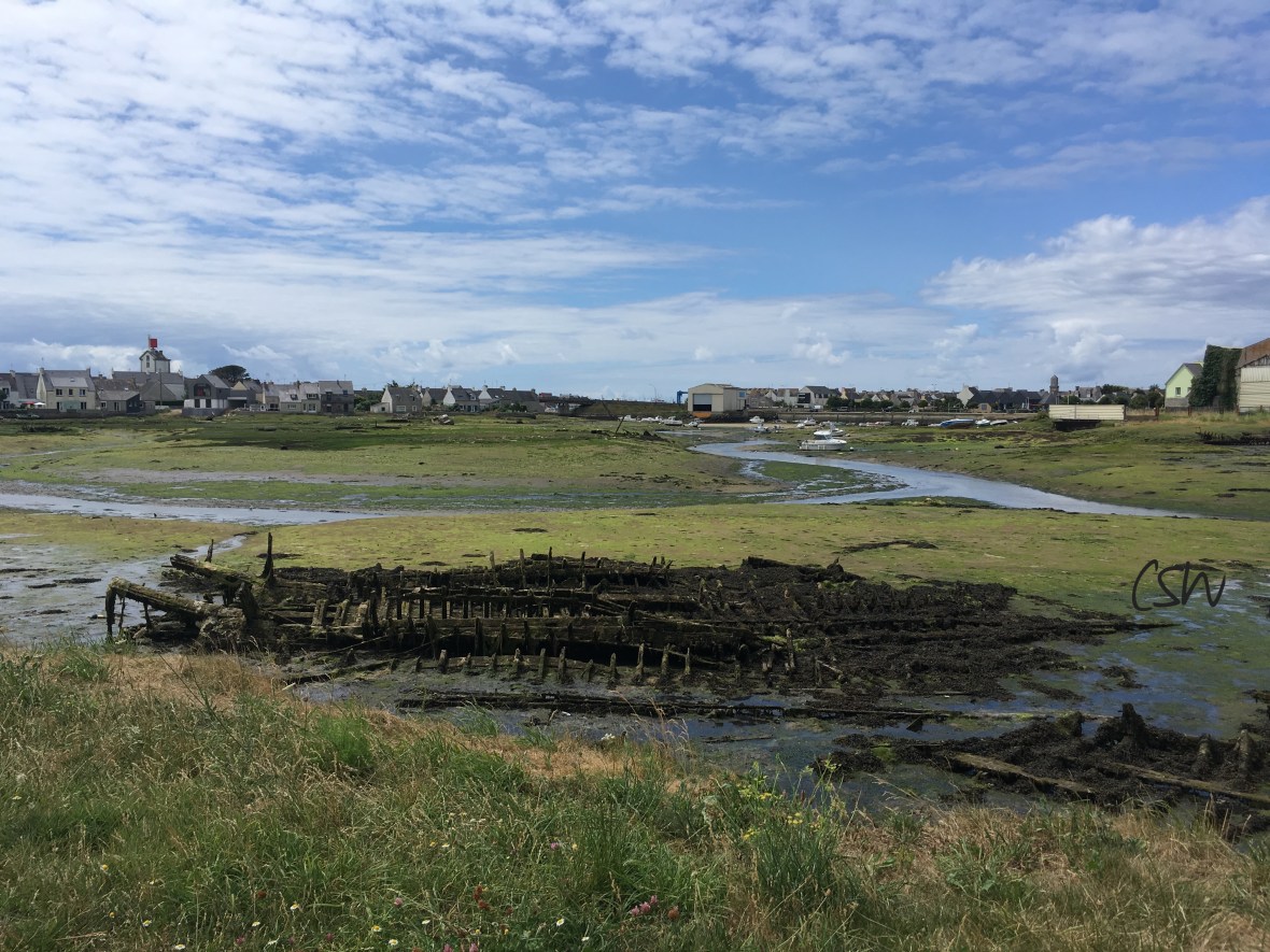 A very dead shipwreck near Guilvinec